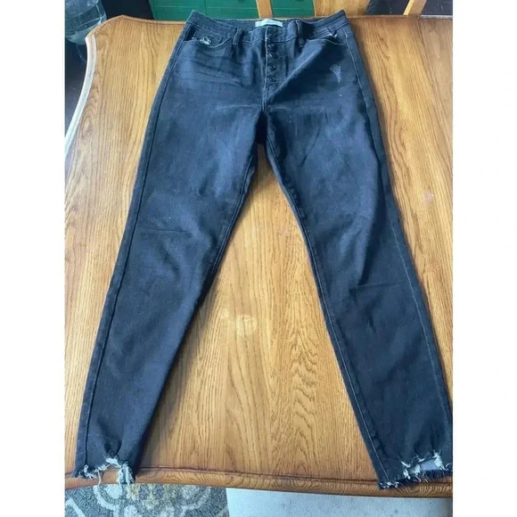 CLEARANCE! Women's KanCan Black Button Fly Distressed Jeans Size 13/30 Bin‎ B - Picture 1 of 12
